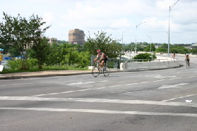 2005-05-30-CapTexTri-38-Travis-bike.JPG