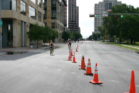 2005-05-30-CapTexTri-41-Travis-bike.JPG