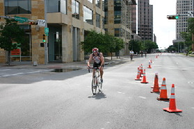 2005-05-30-CapTexTri-43-Travis-bike.JPG