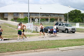 2005-05-30-CapTexTri-50-Travis-run.JPG