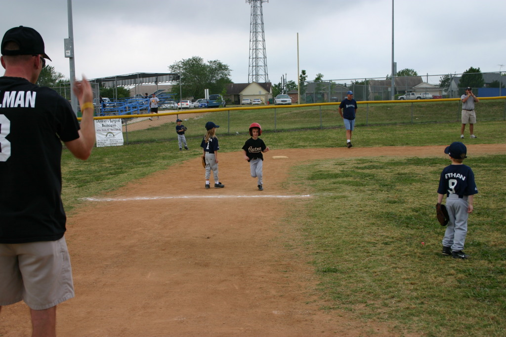 2005-05-07-Chance-Tball-03-running.JPG