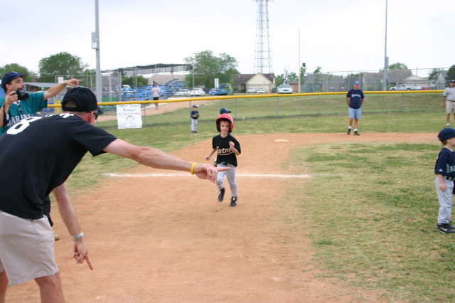 2005-05-07-Chance-Tball-05-running.JPG