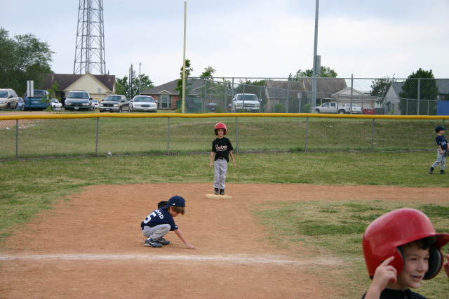 2005/05(May)/Chance-TBall/640x480_2005-05-07-Chance-Tball-44-2nd-base.JPG