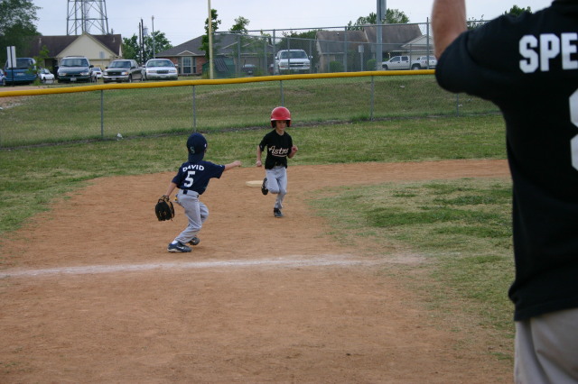2005-05-07-Chance-Tball-48-running.JPG