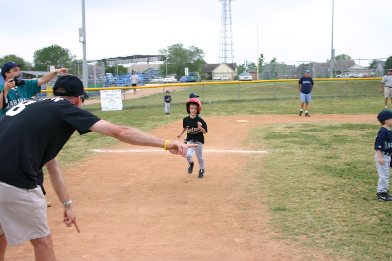 2005-05-07-Chance-Tball-05-running.JPG