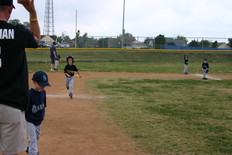 2005/05(May)/Chance-TBall/800x600_2005-05-07-Chance-Tball-18-Jacob.JPG