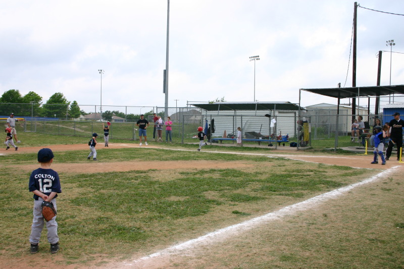 2005/05(May)/Chance-TBall/800x600_2005-05-07-Chance-Tball-43-running.JPG