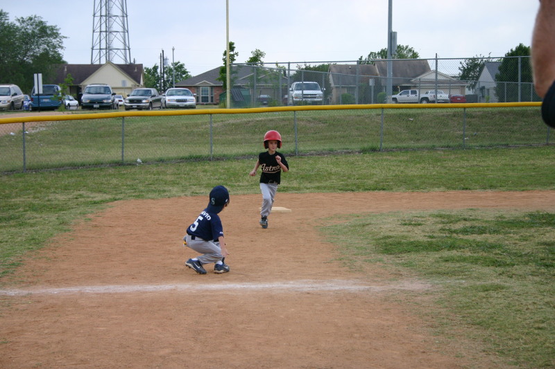 2005-05-07-Chance-Tball-47-running.JPG