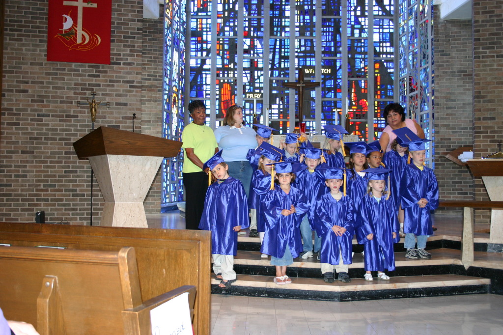 2005/05(May)/Chance-preschool-graduation/1024x768_2005-05-20-Chance-pre-school-graduation-21.JPG