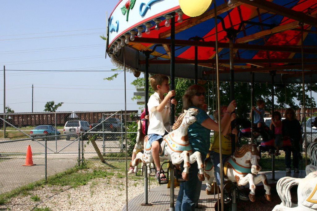 2005/05(May)/Chance-preschool-graduation/1024x768_2005-05-20-Chance-pre-school-graduation-32-Kiddie-Acres.JPG