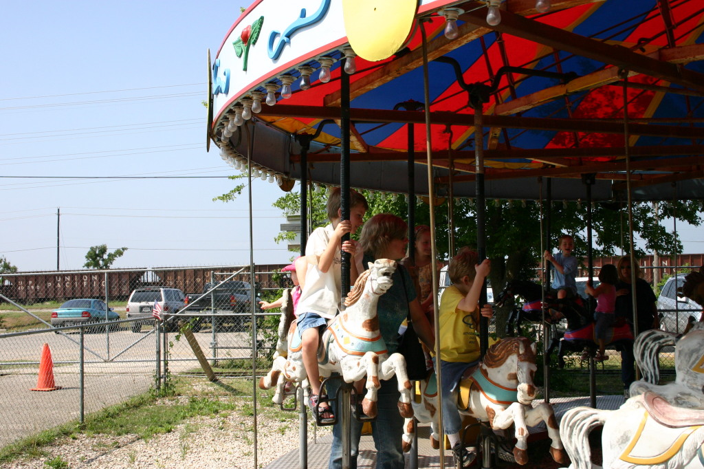 2005/05(May)/Chance-preschool-graduation/1024x768_2005-05-20-Chance-pre-school-graduation-34-Kiddie-Acres.JPG