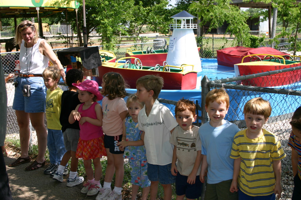 2005/05(May)/Chance-preschool-graduation/1024x768_2005-05-20-Chance-pre-school-graduation-36-Kiddie-Acres.JPG