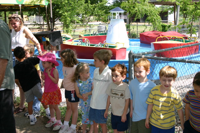 2005/05(May)/Chance-preschool-graduation/640x480_2005-05-20-Chance-pre-school-graduation-35-Kiddie-Acres.JPG