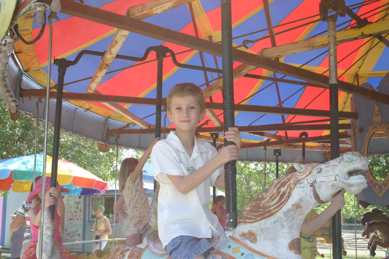 2005/05(May)/Chance-preschool-graduation/800x600_2005-05-20-Chance-pre-school-graduation-31-Kiddie-Acres.JPG