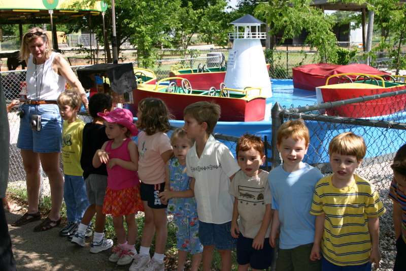 2005/05(May)/Chance-preschool-graduation/800x600_2005-05-20-Chance-pre-school-graduation-36-Kiddie-Acres.JPG