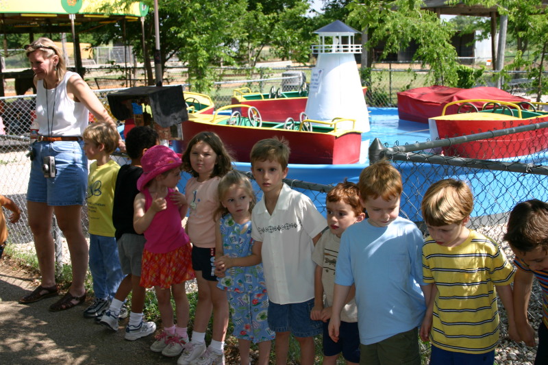 2005/05(May)/Chance-preschool-graduation/800x600_2005-05-20-Chance-pre-school-graduation-37-Kiddie-Acres.JPG