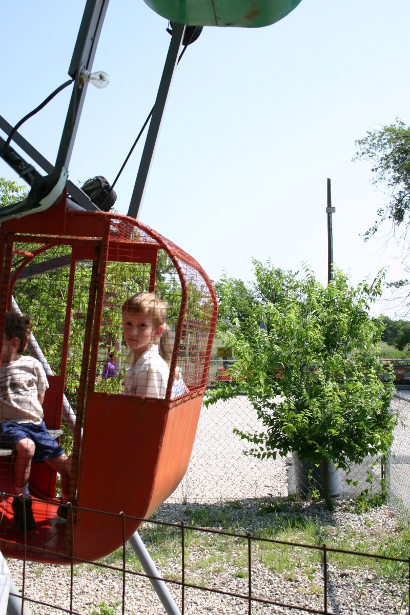 2005/05(May)/Chance-preschool-graduation/800x600_2005-05-20-Chance-pre-school-graduation-39-Kiddie-Acres.JPG