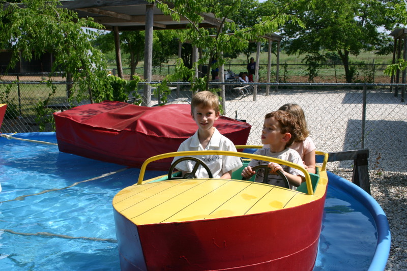 2005/05(May)/Chance-preschool-graduation/800x600_2005-05-20-Chance-pre-school-graduation-43-Kiddie-Acres.JPG