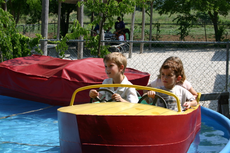 2005/05(May)/Chance-preschool-graduation/800x600_2005-05-20-Chance-pre-school-graduation-44-Kiddie-Acres.JPG