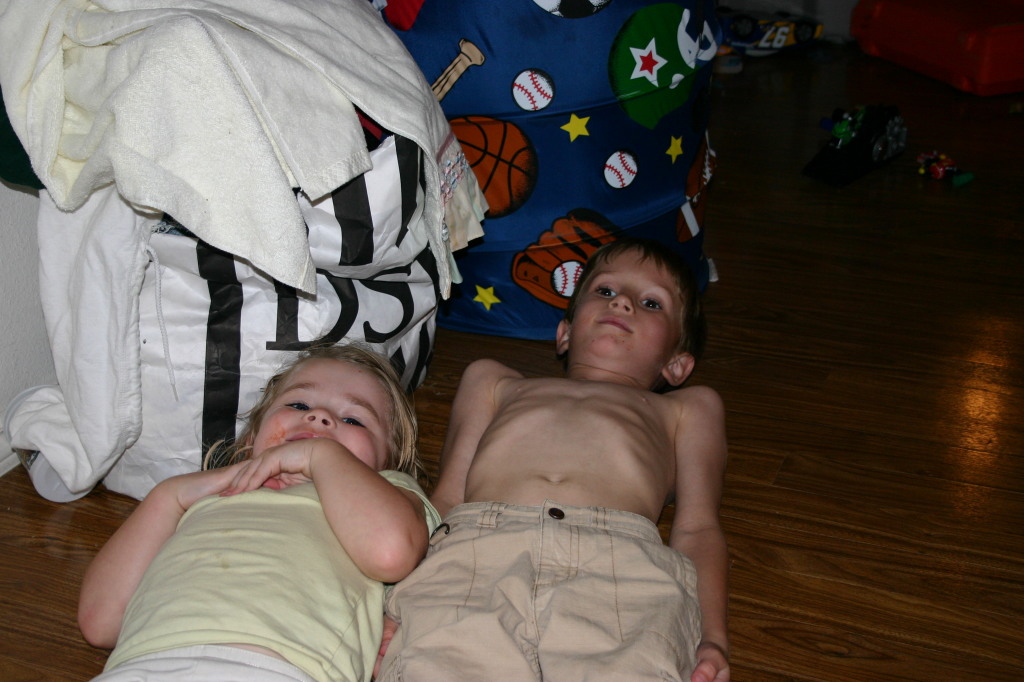 2005/05(May)/Cousins-sleepover/1024x768_2005-05-13-cousins-over-05-Chance-Kyla.JPG