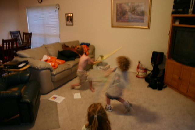 2005/05(May)/Cousins-sleepover/640x480_2005-05-13-cousins-over-14-sword-fights-Chance-Vale.JPG
