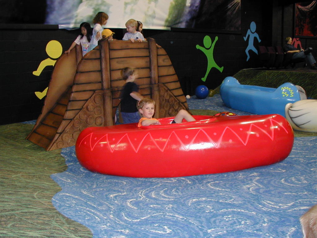 2005/05(May)/Dax-4th-Bday/1024x768_2005-05-01-Dax-4th-Bday-05-Radijazz-Chance.JPG