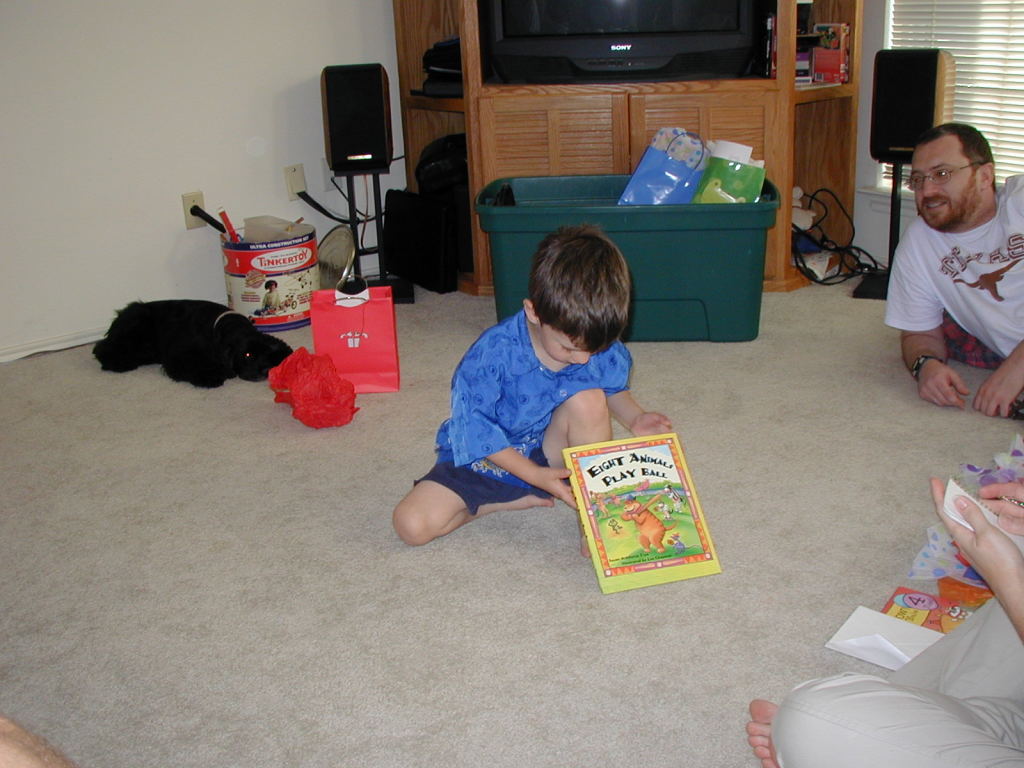 2005/05(May)/Dax-4th-Bday/1024x768_2005-05-01-Dax-4th-Bday-61-presents.JPG