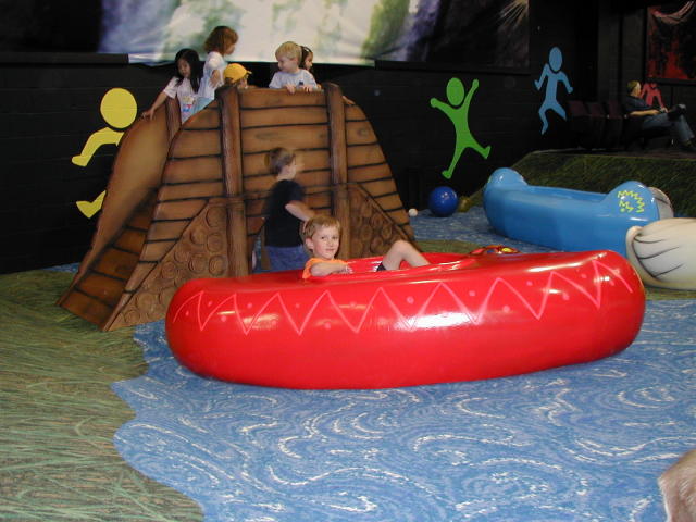 2005/05(May)/Dax-4th-Bday/640x480_2005-05-01-Dax-4th-Bday-05-Radijazz-Chance.JPG