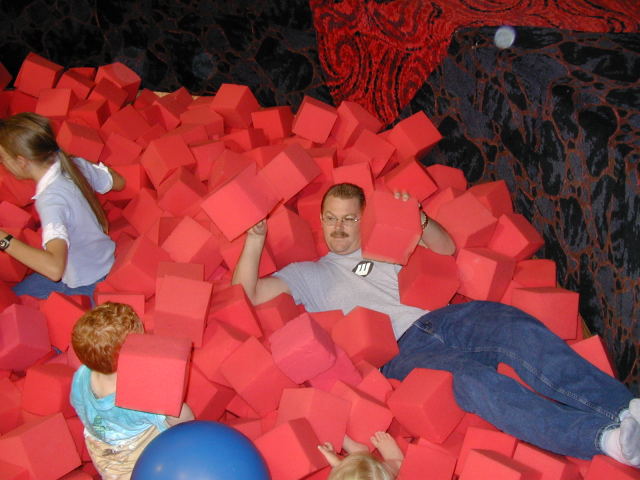 2005/05(May)/Dax-4th-Bday/640x480_2005-05-01-Dax-4th-Bday-14-Radijazz-Doug.JPG