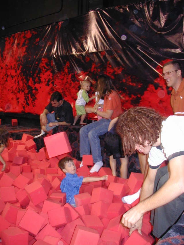 2005/05(May)/Dax-4th-Bday/640x480_2005-05-01-Dax-4th-Bday-19-Radijazz-Dax-Mark-Travis.JPG