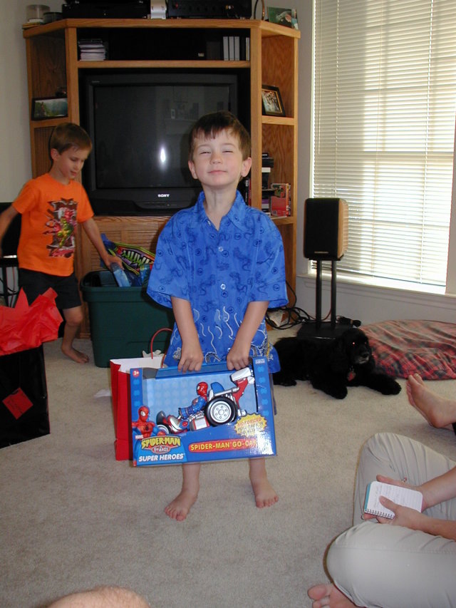 2005/05(May)/Dax-4th-Bday/640x480_2005-05-01-Dax-4th-Bday-45-presents.JPG