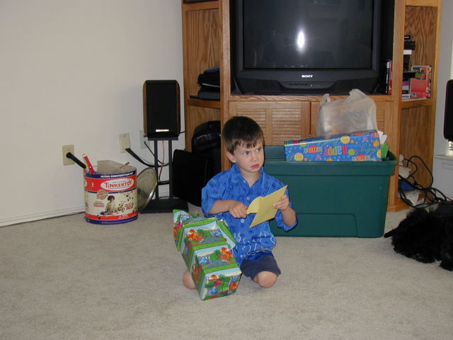 2005/05(May)/Dax-4th-Bday/640x480_2005-05-01-Dax-4th-Bday-49-presents.JPG