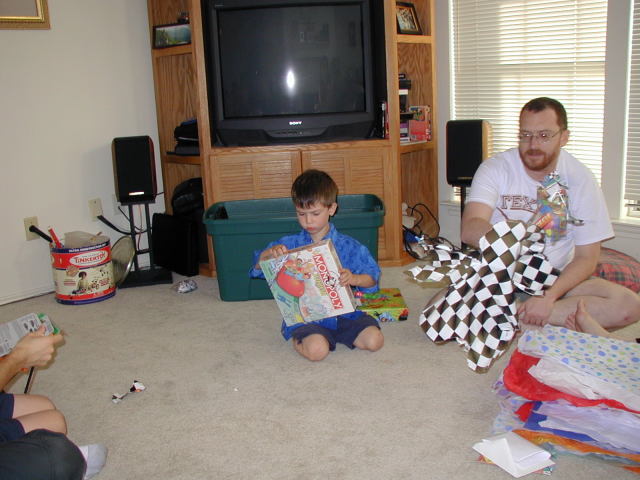 2005/05(May)/Dax-4th-Bday/640x480_2005-05-01-Dax-4th-Bday-66-presents.JPG