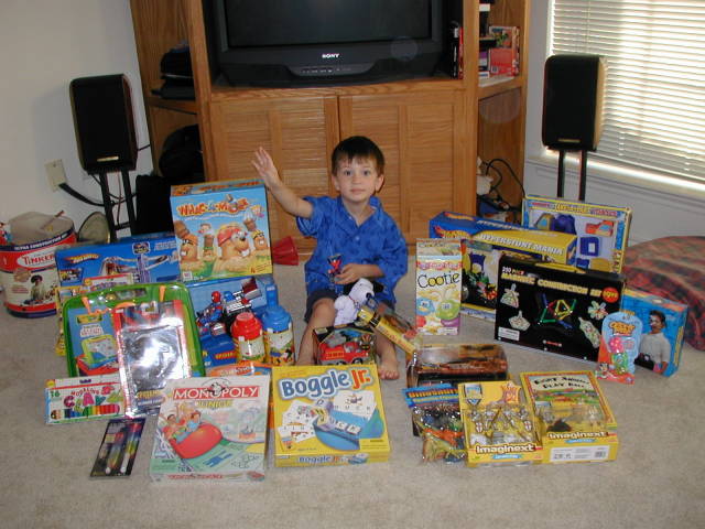 2005/05(May)/Dax-4th-Bday/640x480_2005-05-01-Dax-4th-Bday-68-presents-loot.JPG