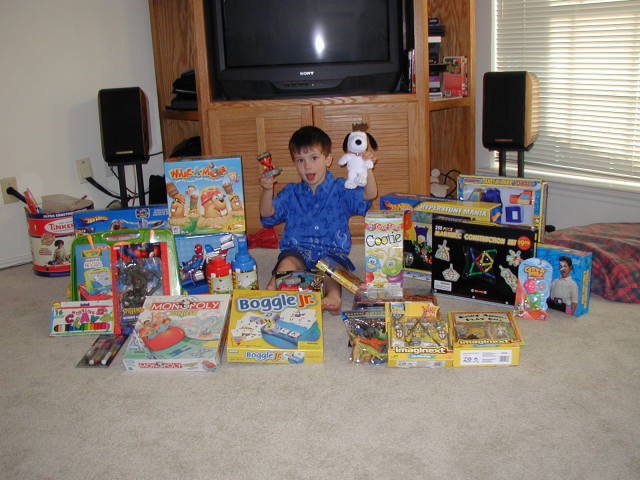 2005/05(May)/Dax-4th-Bday/640x480_2005-05-01-Dax-4th-Bday-71-presents-loot.JPG
