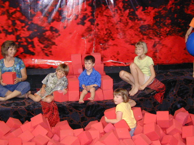 2005-05-01-Dax-4th-Bday-28-Radijazz-Jack-Dax-Megan-Emily.JPG