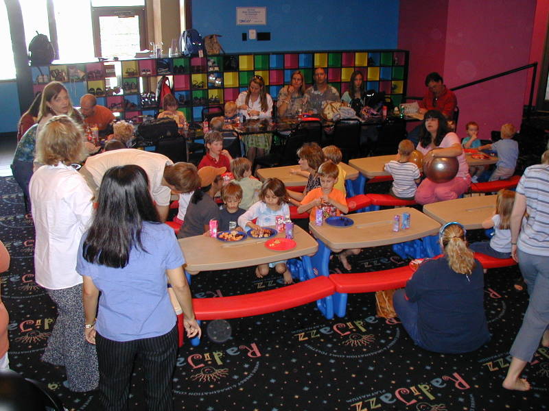 2005/05(May)/Dax-4th-Bday/800x600_2005-05-01-Dax-4th-Bday-32-Radijazz.JPG