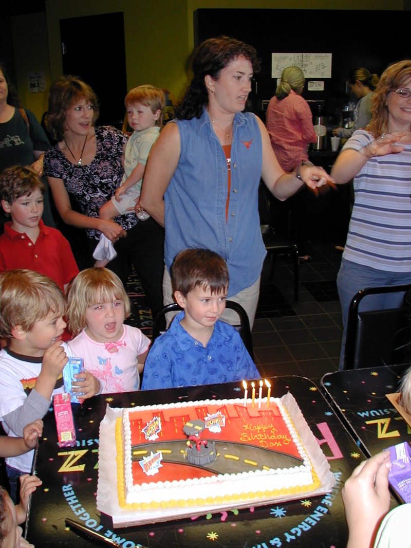 2005/05(May)/Dax-4th-Bday/800x600_2005-05-01-Dax-4th-Bday-39-Radijazz-Suzi.JPG