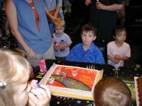 2005-05-01-Dax-4th-Bday-33-Radijazz-cake.JPG