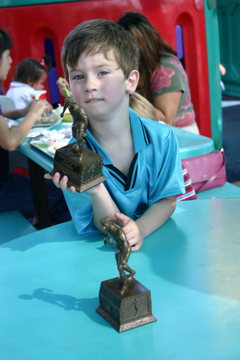 2005/05(May)/Dax-Soccer/800x600_2005-05-21-Final-Soccer-Game-36-Dax-trophy.JPG