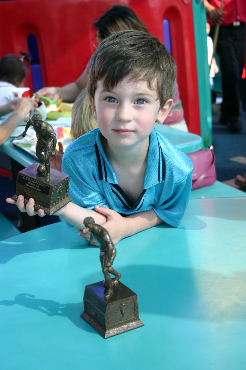 2005/05(May)/Dax-Soccer/800x600_2005-05-21-Final-Soccer-Game-37-Dax-trophy.JPG