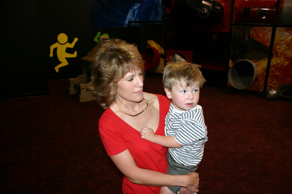 2005/05(May)/Jackson-4th-bday/1024x768_2005-05-22-Jackson-4th-bday-06-Kim-Brendan.JPG