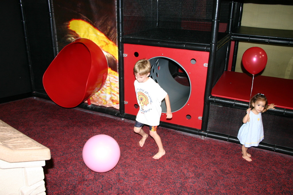 2005/05(May)/Jackson-4th-bday/1024x768_2005-05-22-Jackson-4th-bday-08-Chance.JPG