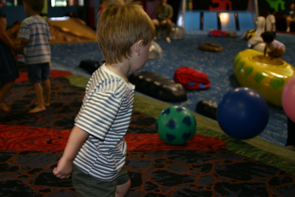 2005-05-22-Jackson-4th-bday-21-Brendan.JPG