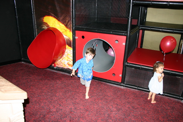 2005/05(May)/Jackson-4th-bday/640x480_2005-05-22-Jackson-4th-bday-07-Dax.JPG