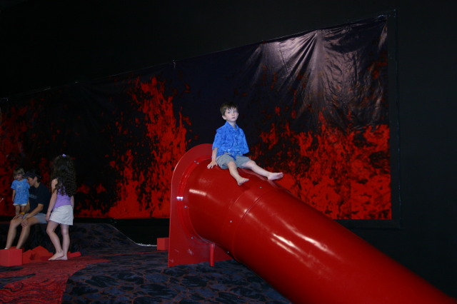 2005/05(May)/Jackson-4th-bday/640x480_2005-05-22-Jackson-4th-bday-13-Dax.JPG