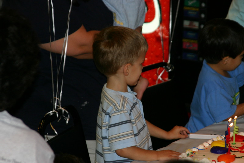 2005/05(May)/Jackson-4th-bday/800x600_2005-05-22-Jackson-4th-bday-31.JPG