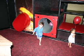 2005-05-22-Jackson-4th-bday-07-Dax.JPG