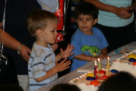 2005-05-22-Jackson-4th-bday-32-cake.JPG