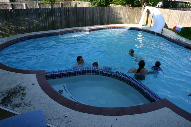 2005/05(May)/Lasater-Dinner/640x480_2005-05-30-Lasater-Dinner-pool-02.JPG